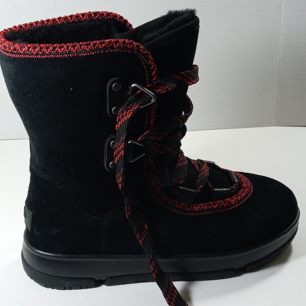 Boot - Picture 4 of 9